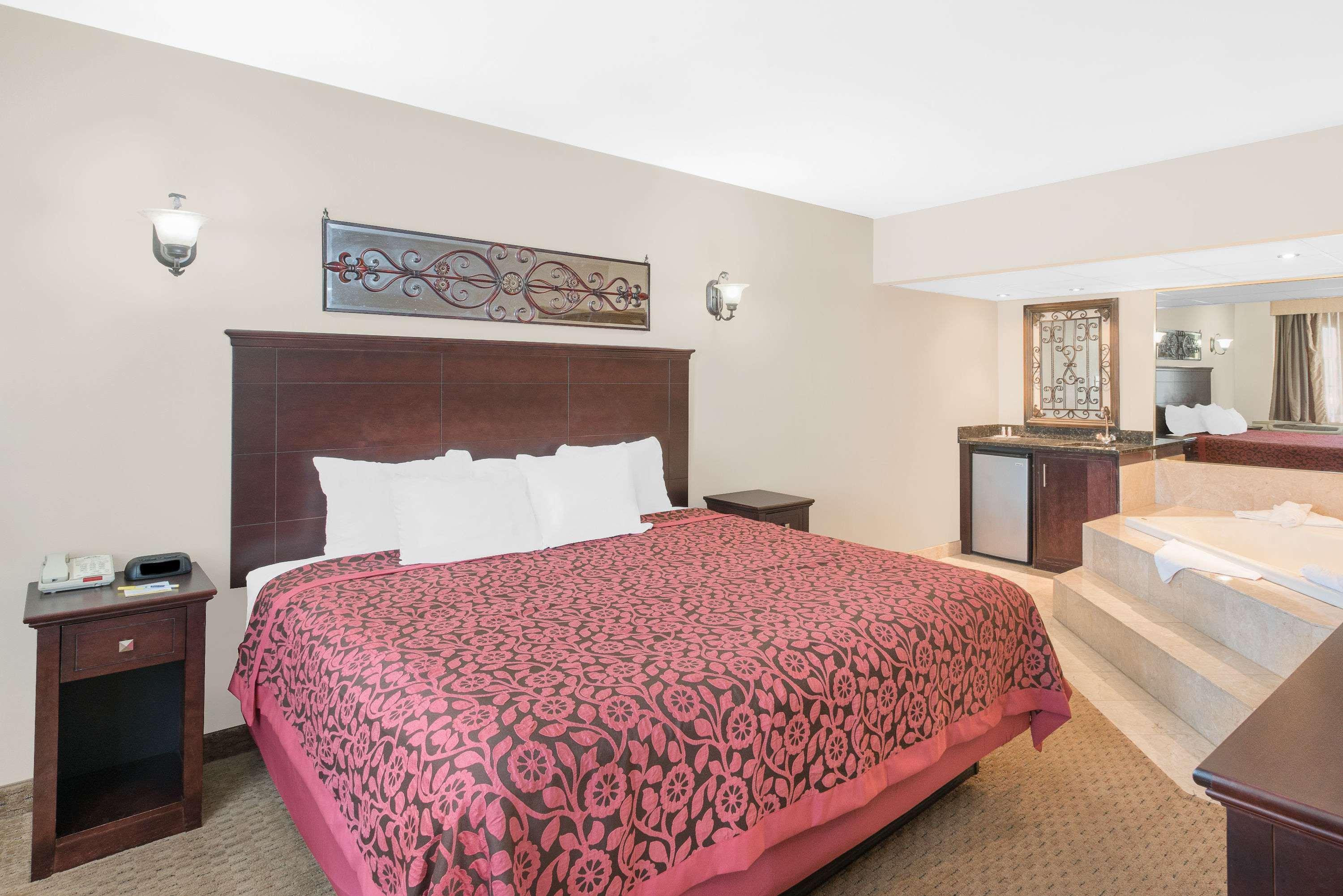 Days Inn By Wyndham Springfield/Phil.Intl Airport Экстерьер фото