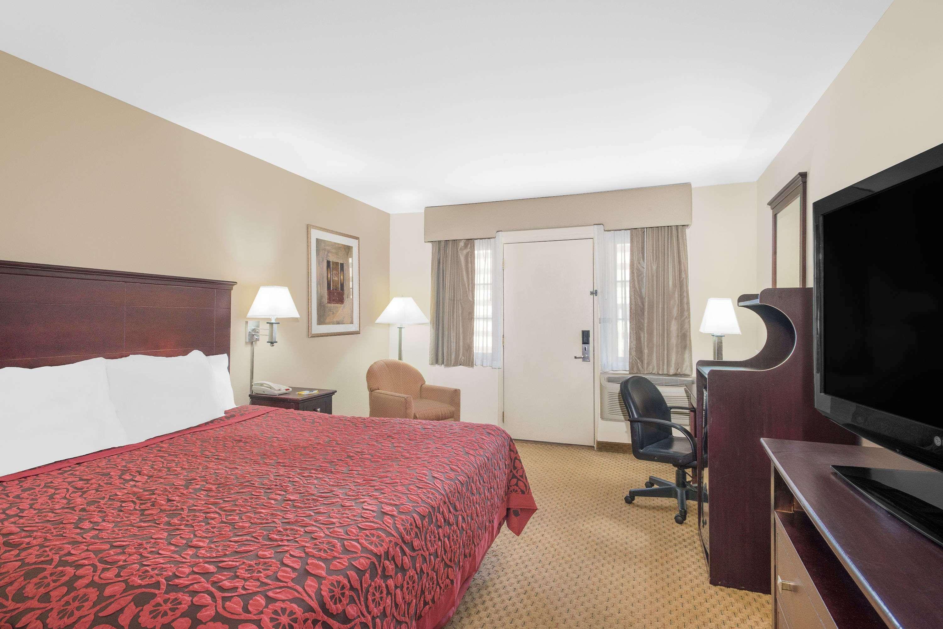Days Inn By Wyndham Springfield/Phil.Intl Airport Экстерьер фото