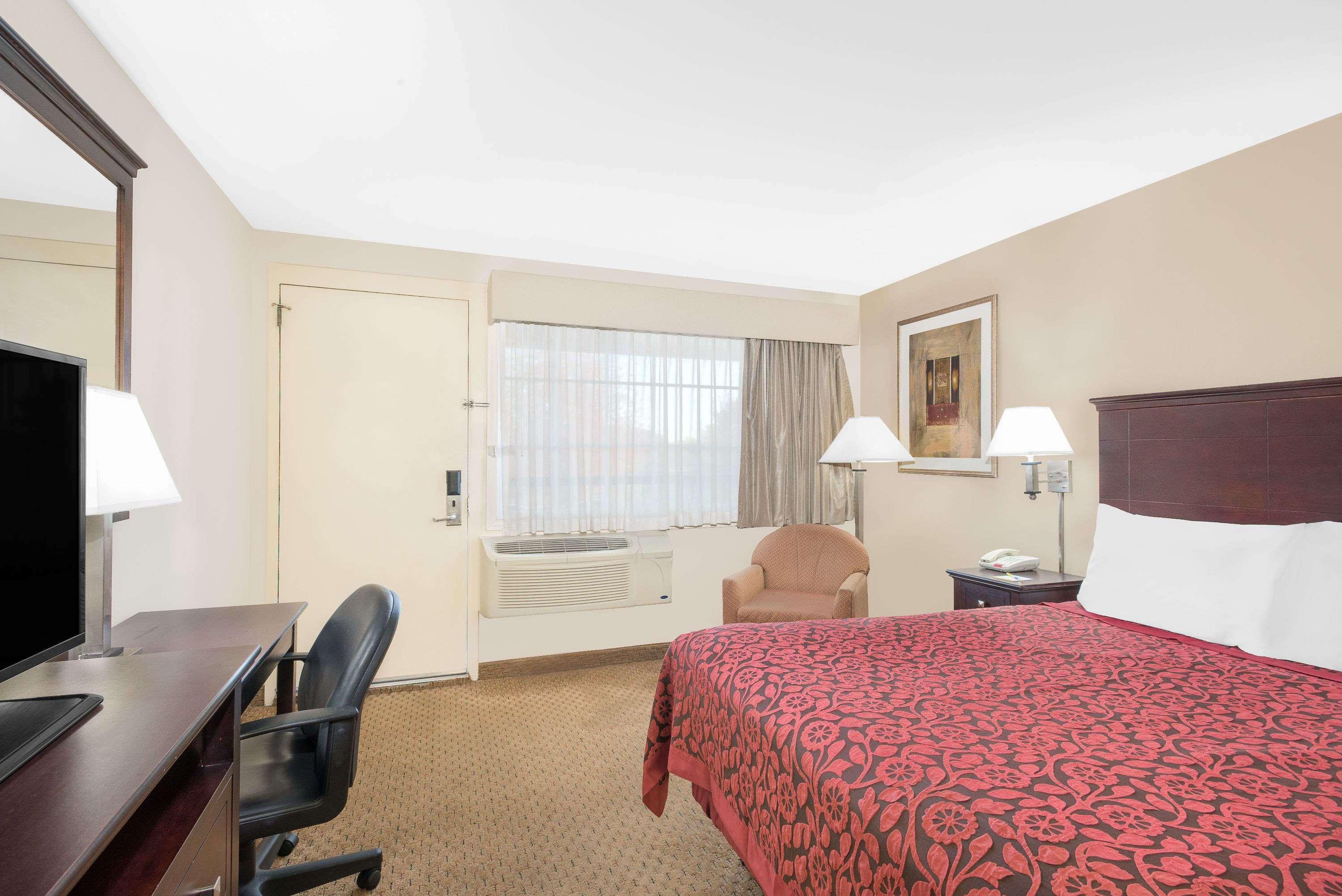 Days Inn By Wyndham Springfield/Phil.Intl Airport Экстерьер фото